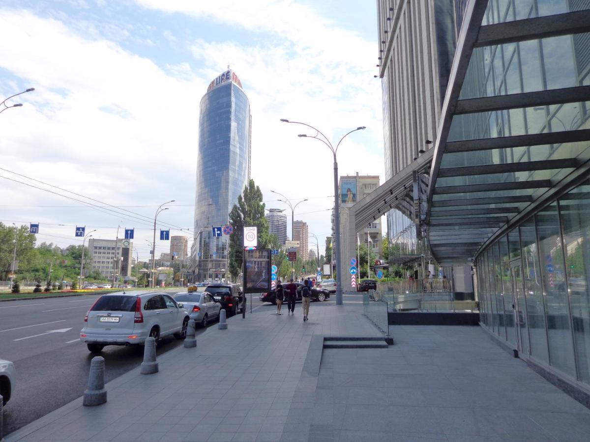 Vip Apartment Studio On Lesi Ukrainky 17 Blvd Kiev Esterno foto